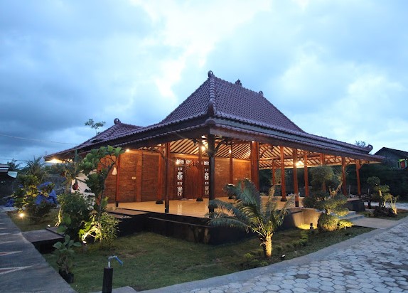 Royal Joglo Inn