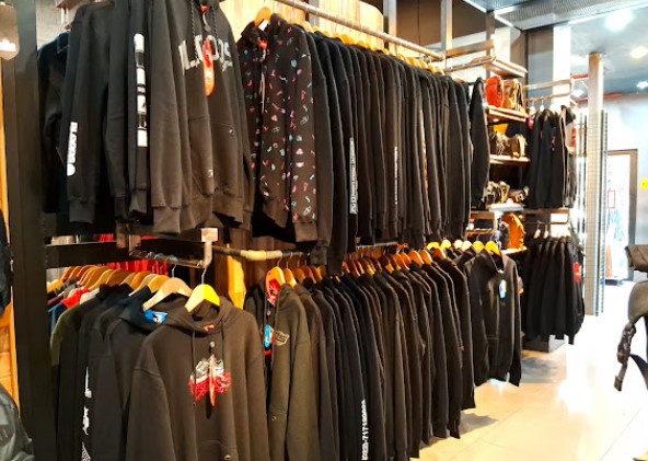 7 Distro Fashion Pria di Jogja yang Stylish dan Tak Ketinggalan Zaman 5 Bloods Concept Store
