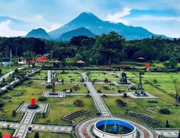 7 Tempat Wisata Edukatif Murah di Sleman untuk Menikmati Liburan Sekolah yang Asyik dan Menyenangkan! 5 Merapi Park (mini landmark dunia)