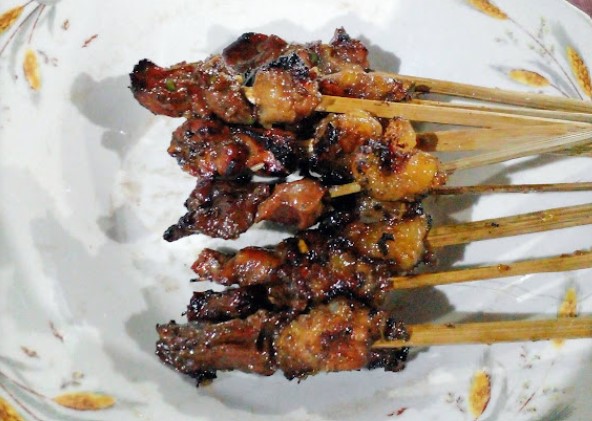 8 Warung Nasi di Jogja yang Lauknya Enak dan Murah, Pasti Jadi Favorit! 5 Sate Kere Kupat Sayur Mbah Mardi