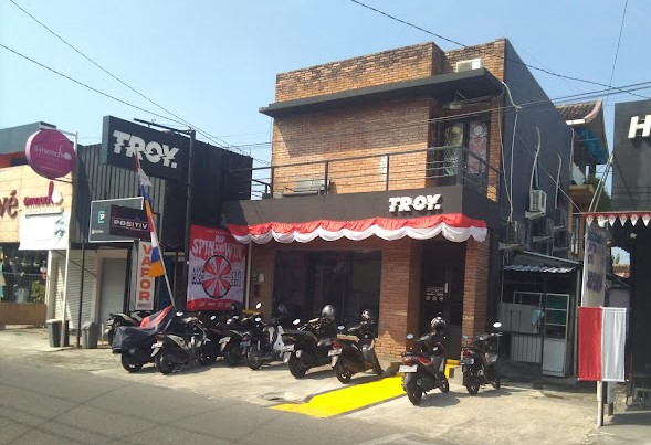 7 Distro Fashion Pria di Jogja yang Stylish dan Tak Ketinggalan Zaman 6 Troy Store