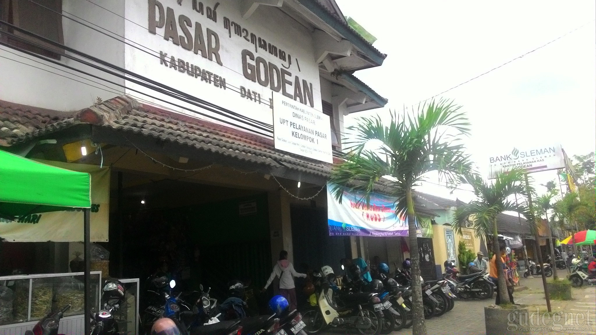 8 Tempat Beli Oleh-Oleh Khas Sleman yang Terkenal dan Harga Terjangkau 6 Pasar Tradisional Godean