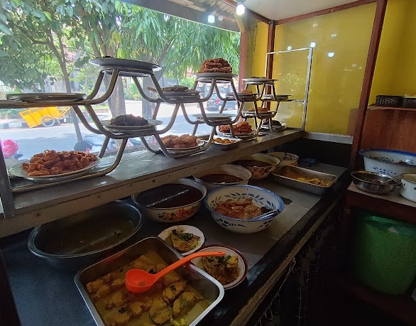 10 Warung Nasi Padang di Jogja yang Enak dan Legendaris 6 Warung Padang Giwangan