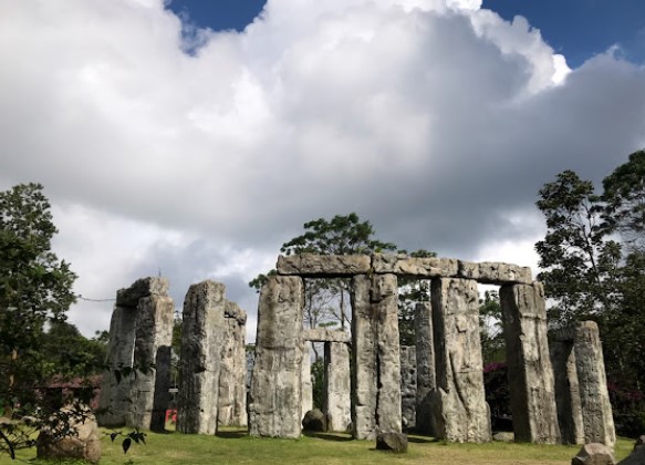 8 Rekomendasi Tempat Piknik di Jogja, Asyik Buat Liburan! 6 Stonehenge Cangkringan