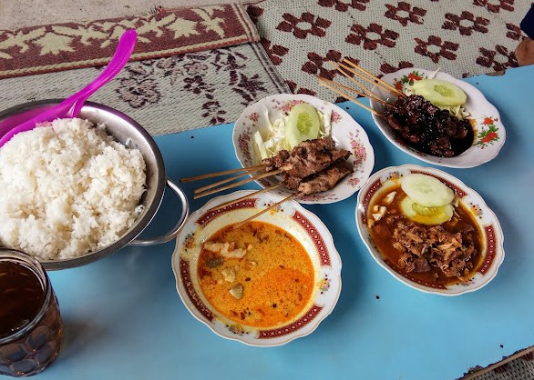 7 Tempat Makan Sate di Jogja yang Ramah di Kantong Dijamin Bikin Nagih! 7 Sate Klathak Mbak Bella