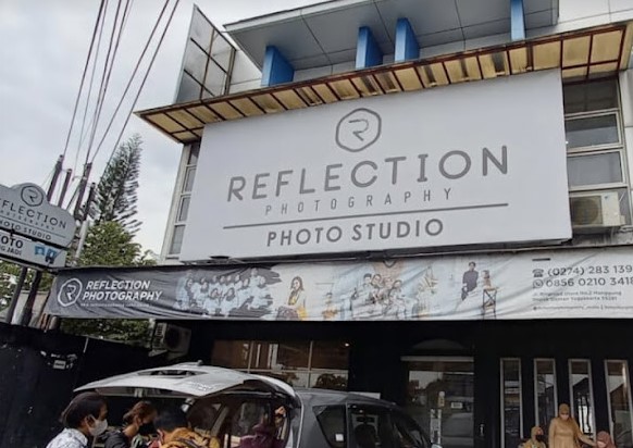 9 Tempat Studio Foto Terbaik di Jogja, Abadikan Momen Spesial Anda 8 Reflection Photography Studio