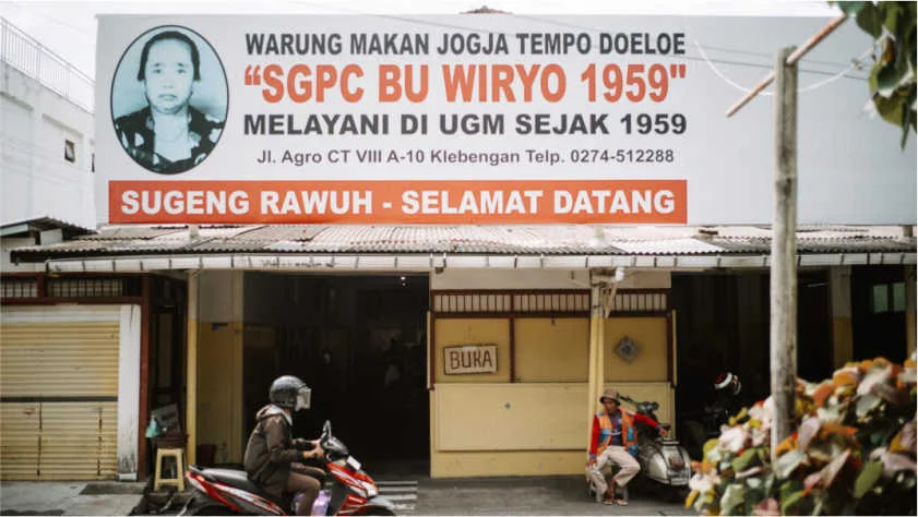 7 Kuliner Khas di Sleman yang Lezat: Lengkap dengan Harga dan Lokasi 8 Sego Pecel Bu Wiryo