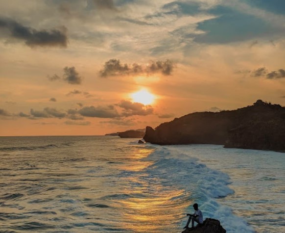 8 Tempat Pemancingan di Gunungkidul yang Asyik, Cocok untuk Aktivitas Luang! 8 Pantai Midodaren