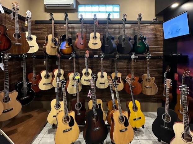 8 Toko Alat Musik di Jogja yang Lengkap dan Berkualitas 8 Diana Musik