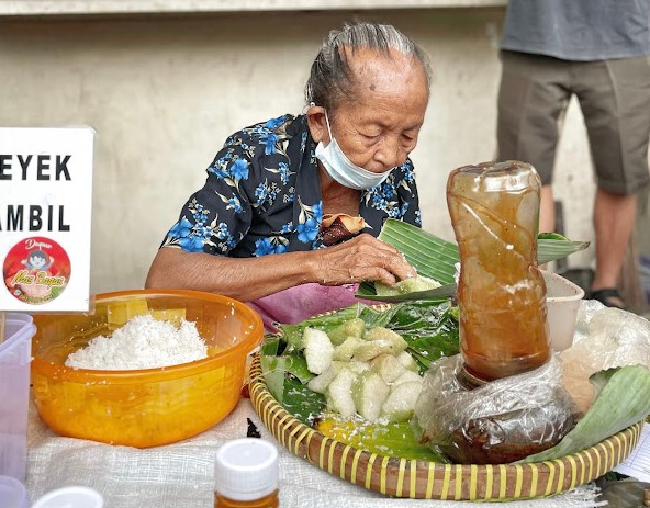 9 Tempat Jajanan Getuk Legendaris di Jogja yang Enak dan Bikin Ketagihan 9 Getuk & Lupis Mbah Satinem