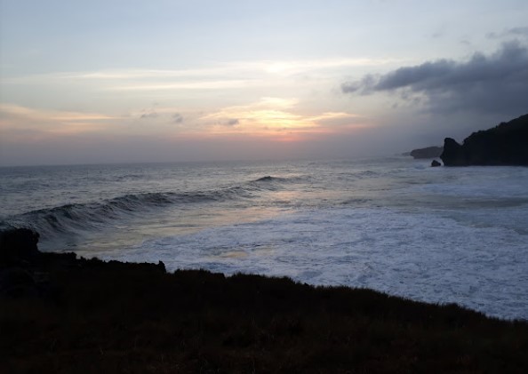 8 Tempat Pemancingan di Gunungkidul yang Asyik, Cocok untuk Aktivitas Luang! 9 Pantai Peyuyon