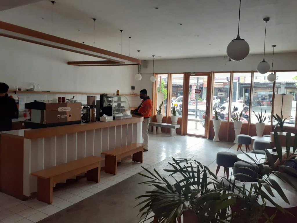 8 Tempat Nongkrong Buka 24 Jam di Sleman yang Asyik untuk Kumpul Bareng Teman, Harganya Terjangkau! 9 28 Coffee Seturan