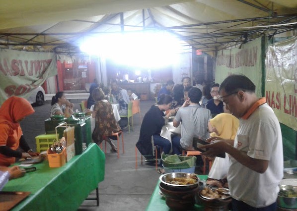 9 Gudeg di Jogja Terfavorit dan Legendaris, Bikin Nafsu Makan Meningkat! 10 Gudeg Ceker Sedep Raos