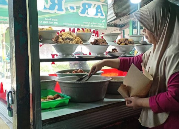 10 Warung Nasi Padang di Jogja yang Enak dan Legendaris 10 RM Padang Ar-Razzaq