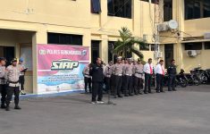 Apel pagi rutin yang dilaksanakan pada Senin, 16 Juni 2025, di halaman Mapolres oleh seluruh anggota Polres Gunungkidul (source: Jogja Polri)