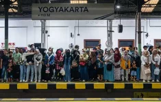 Ilustrasi penumpang di stasiun Yogyakarta (Source: Vritimes)