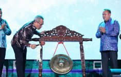 Kabupaten Bantul merayakan ulang tahunnya yang ke-194 dengan mengusung tema “Bantul Bumi Satriya, Sawiji Ambuka Kartaning Praja”, mencerminkan tekad bersama membuka jalan menuju kemajuan dan kesejahteraan.