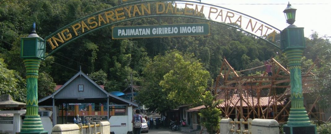 Kompleks Makam Raja Mataram di Imogiri (source: Visiting Jogja)