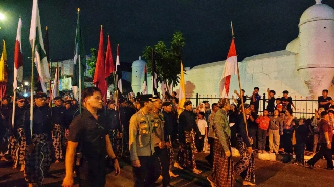 Mubeng Beteng Malam 1 Suro Yogyakarta (source: Suara)