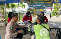 Dalam rangka memperingati Hari Bhayangkara ke-79, Seksi Kedokteran dan Kesehatan (Sidokkes) Polres Bantul menyelenggarakan kegiatan bakti kesehatan di Pasar Bantul pada Jumat, 13 Juni 2025.