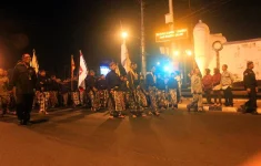 Tradisi Mubeng Beteng. (Source: Krjogja)
