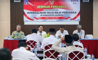 Wakil Bupati Sleman Danang Maharsa membuka seminar Pancasila pada Rabu (18/6/2025).
