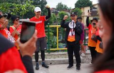 Wali Kota Yogyakarta Hasto Wardoyo dan Ganjar pada Sabtu (28/6/2025) membersihkan Sungai Code (Source: Warta Jogja Kota)
