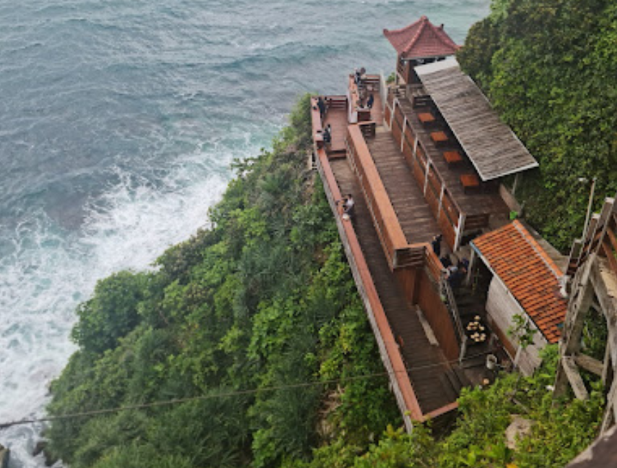 Kunjungi 5 Rekomendasi Cafe di Gunungkidul yang Menawarkan View Pantai Indah Nan Cantik 2 Puncak Segoro