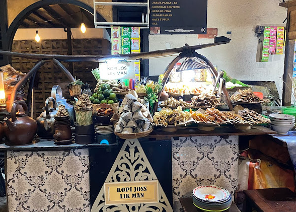 7 Kuliner Jogja Viral 2025 yang Pasti Enak dan Patut Dicoba, Ada Apa Saja? 2 Angkringan Lik Man
