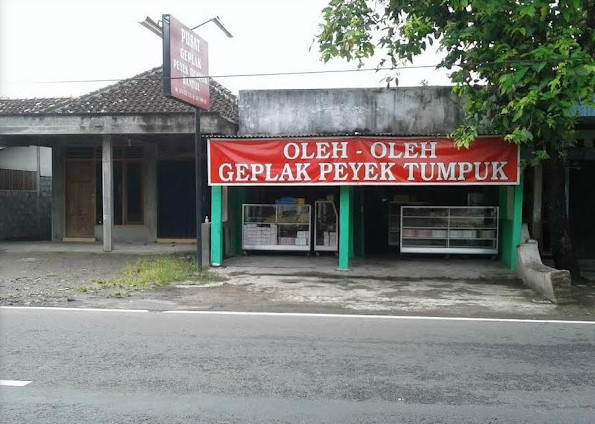 7 Tempat Oleh-Oleh Murah di Bantul untuk Buah Tangan Saat Liburan Sekolah! 2 Pusat Oleh-Oleh Geplak & Peyek Tumpuk