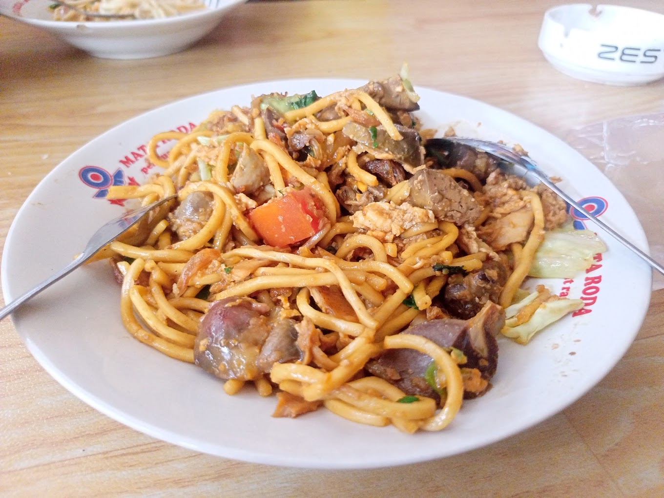 Enak dan Terjangkau, Ini 7 Rekomendasi Warung Bakmi di Jogja yang Wajib Kamu Coba! 3 Bakmi & Bajigur Kadin (Mbah Hj. Karto / Pak Rochadi)