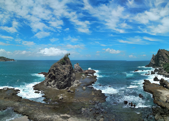 Pantai Watu Lumbung