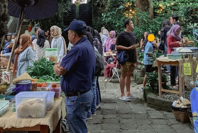 Pasar Mustokoweni