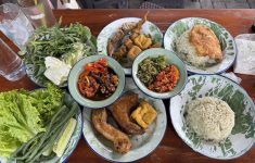 Penyetan & Lalapan Akang (Lalapan Akang)