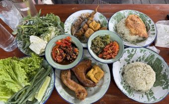 Penyetan & Lalapan Akang (Lalapan Akang)
