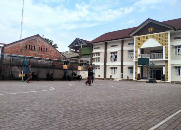 Pondok Pesantren Ali Maksum
