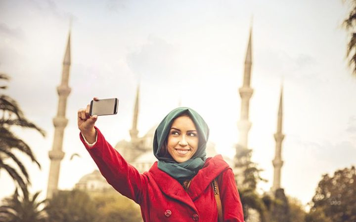 Muslimah Solo Traveler (Source: Grid)