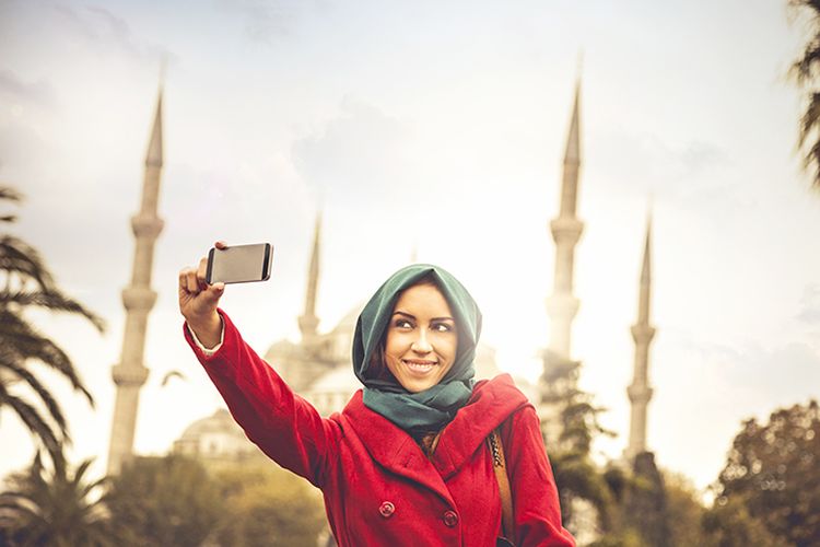 Muslimah Solo Traveler (Source: Grid)