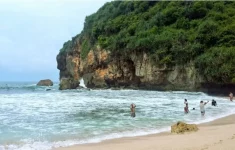 Pantai Kayu Arum