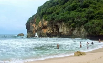Pantai Kayu Arum