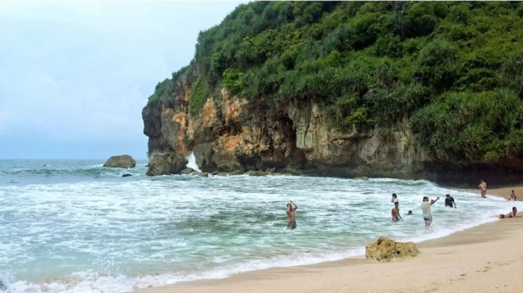 Pantai Kayu Arum
