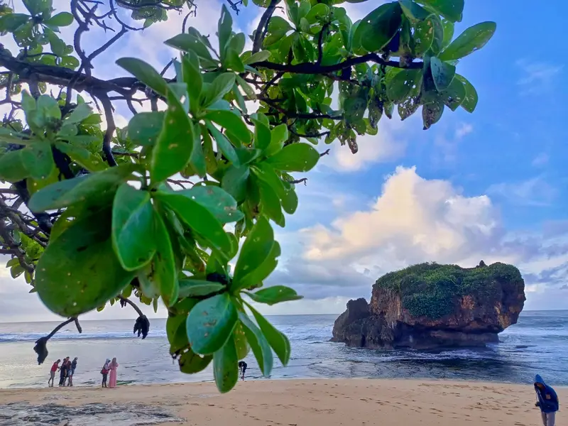 Intip Pesona Pantai Mesra Jogja: Cek Lokasi, Jam Buka dan Waktu Berkunjung yang Tepat! 2 Pantai Mesra Jogja