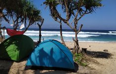 Pantai Sanglen, Kemadang, Tanjungsari, Gunungkidul (Source: Yogya)