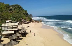 Pantai Watu Lawang
