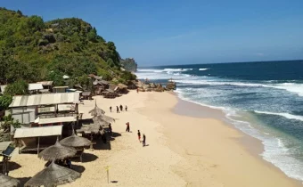 Pantai Watu Lawang