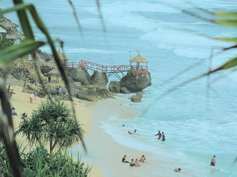 Pantai Watu Lawang di Gunungkidul