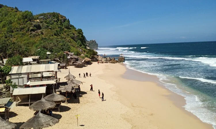 Pantai Watu Lawang