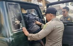Satpol PP mengamankan pengemis (Source: Satpol PP Bantul)
