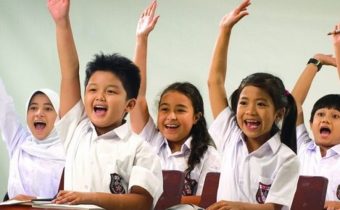 Siswa siswa Sekolah Dasar (SD)