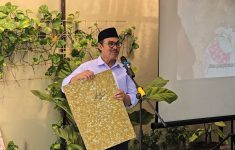 Wali Kota Jogja, Hasto Wardoyo meninjau karya Jogja Life Cycle di Kelurahan Giwangan, Umbulharjo, Jogja, pada Selasa (15/7/2025). (Source: RRI)